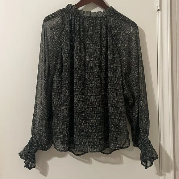 NWOT Finley Candace Pixel Chiffon Top Size M - Picture 4 of 8